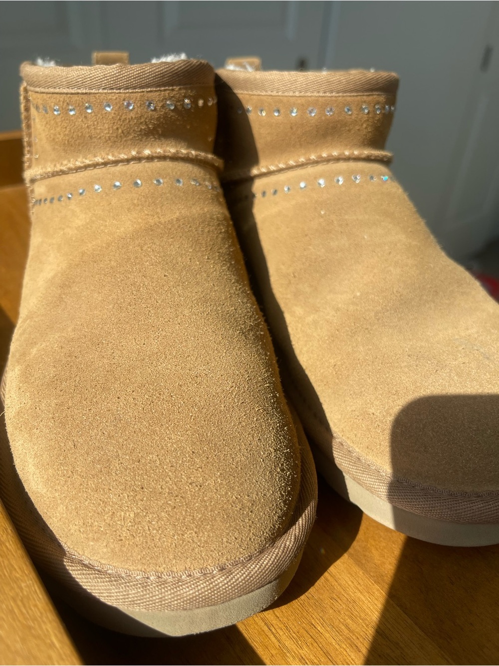UGG CLASSIC ULTRAMINI BLING chestnut suede w/ Swarovski Crystals. Size 8 - Picture 12 of 15